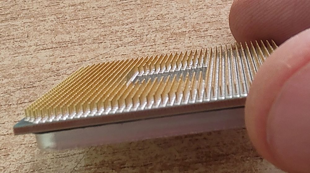 AMD Ryzen 7 3700X (8 ядра / 16 нишки) + стоков охладител