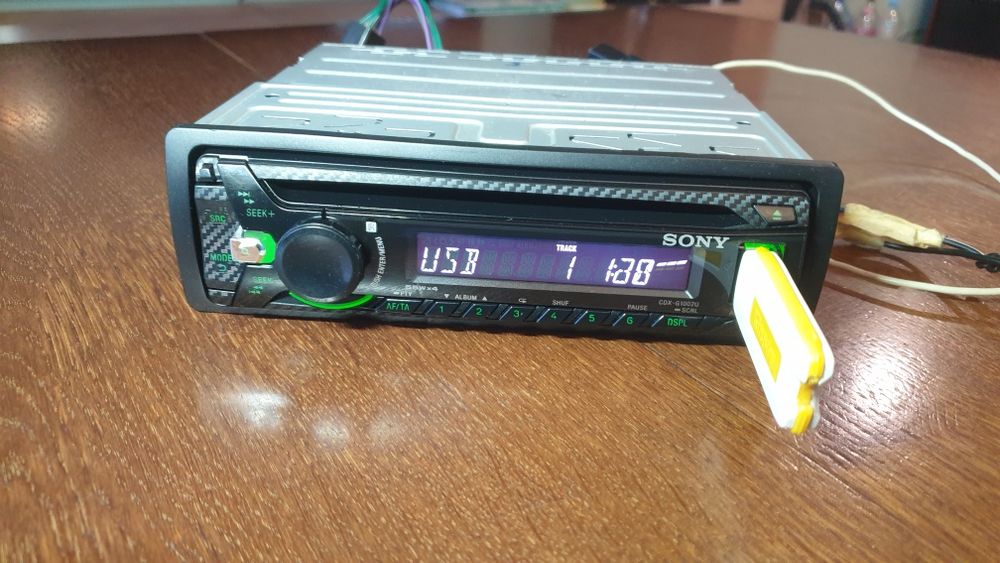 Авто радио плеър музика за кола Сони Sony CD MP-3 USB AUX