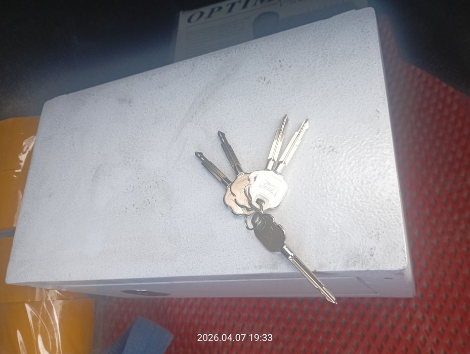 Продам сеиф новый