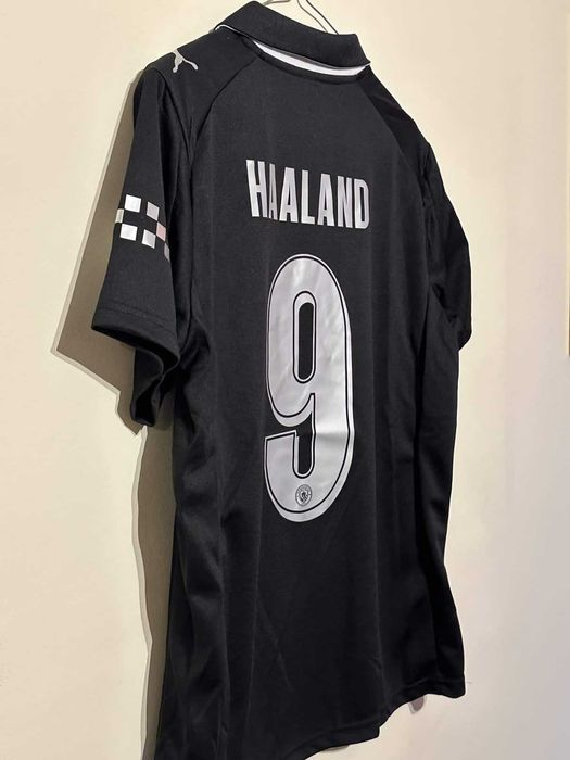 Тениска на Manchester City с Haaland и баджове на Шампионска Лига!