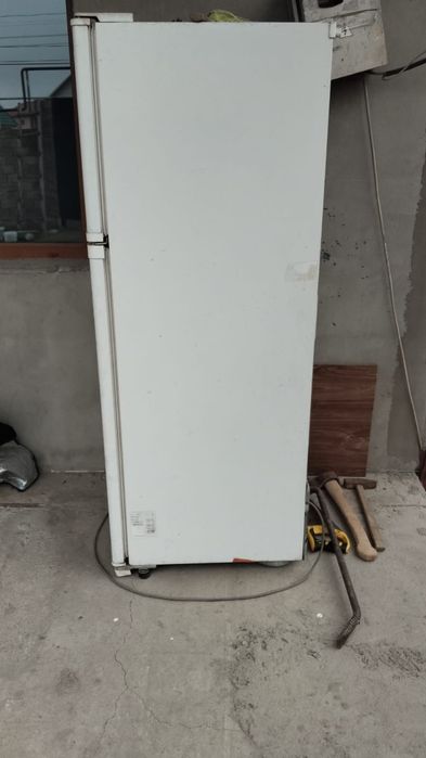 Холодильник LG в хорошем состоянии