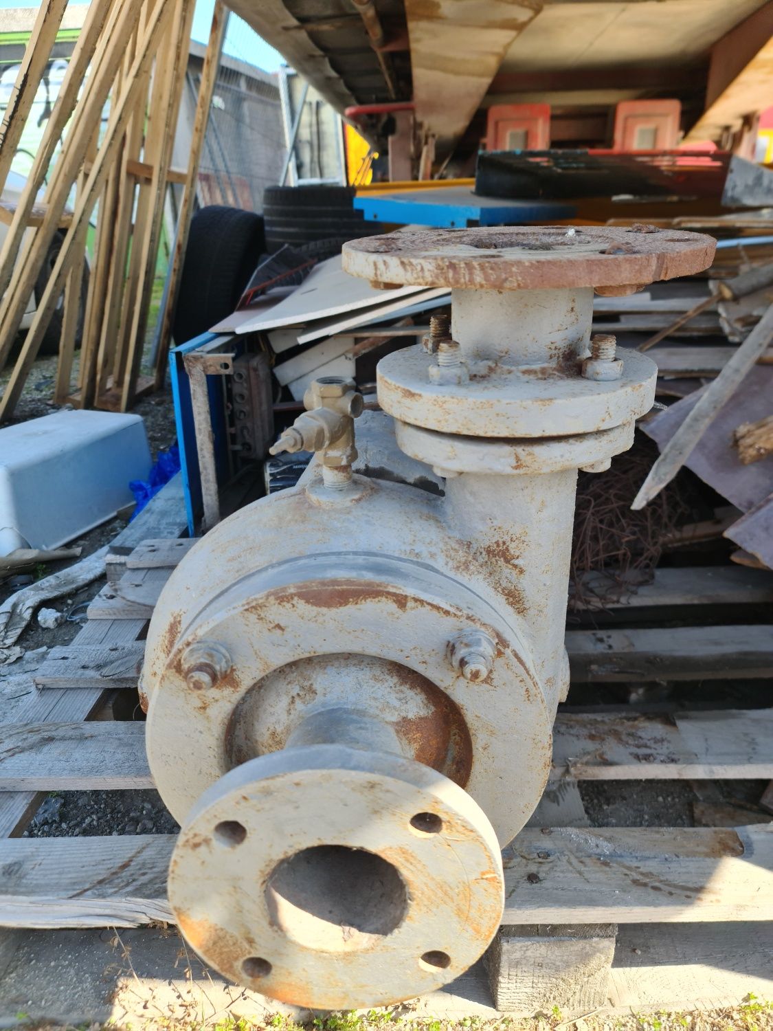 Продавам водна помпа 200.м3. с. Марково • OLX.bg
