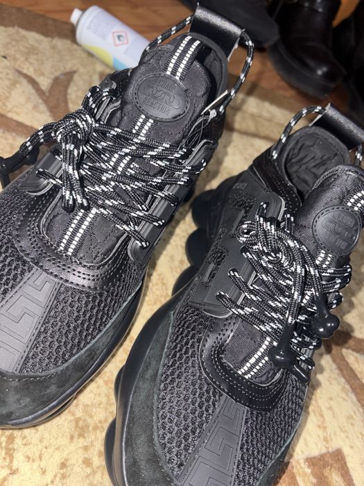 Versace chain reaction , 425-370 lei negociabil. Marime 42-43 . Sunt noi fara cutie dar au eticheta .