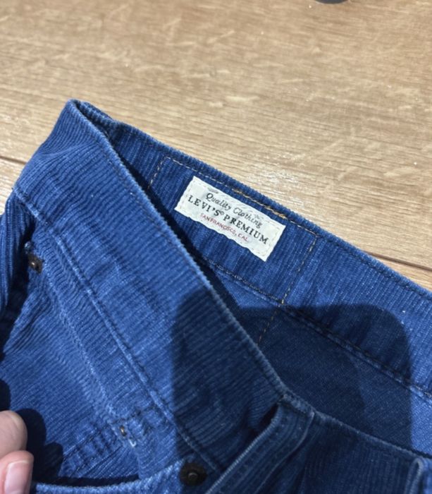 Blugi Levi’s barbati, raiati, marimea 33-32, model 511, in state foarte buna