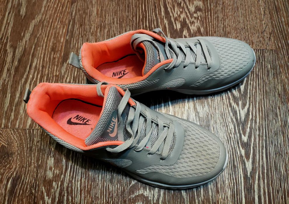 Продаю кроссовки Nike