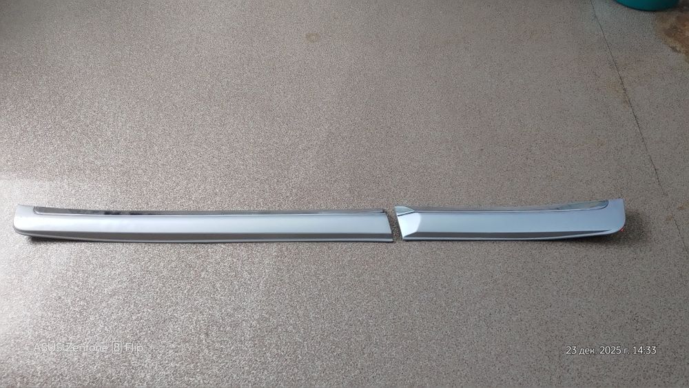 Молдинги на двери Toyota Land Cruiser 200