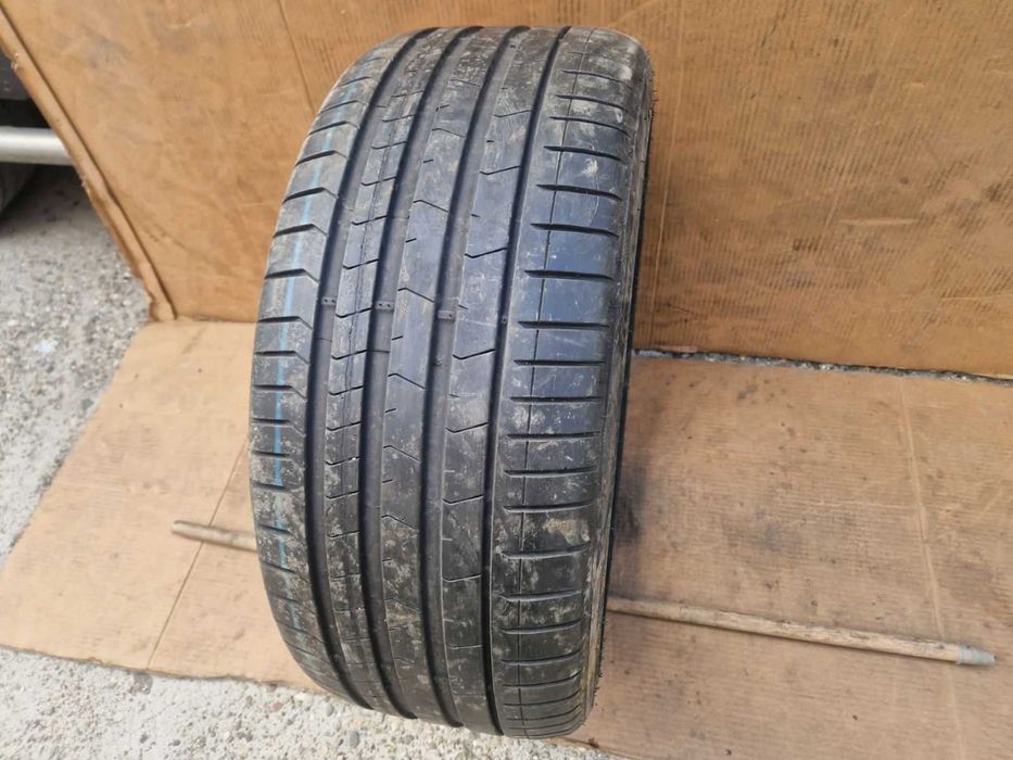 1 Pirelli R22 275/35 Лятна гума DOT4123