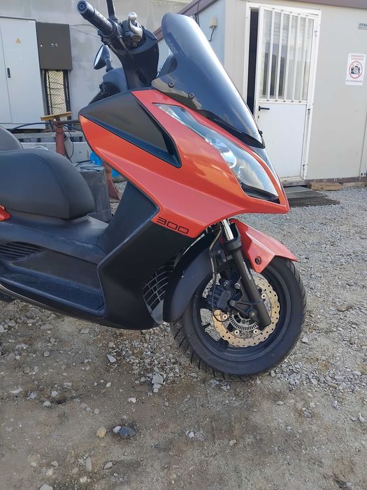 Скутер Kymco Downtown 300i ABS