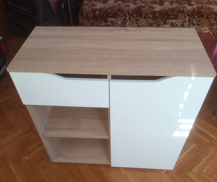 Скрин Шкаф за дома