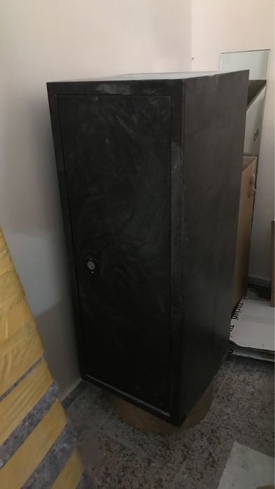 Сейф металлический