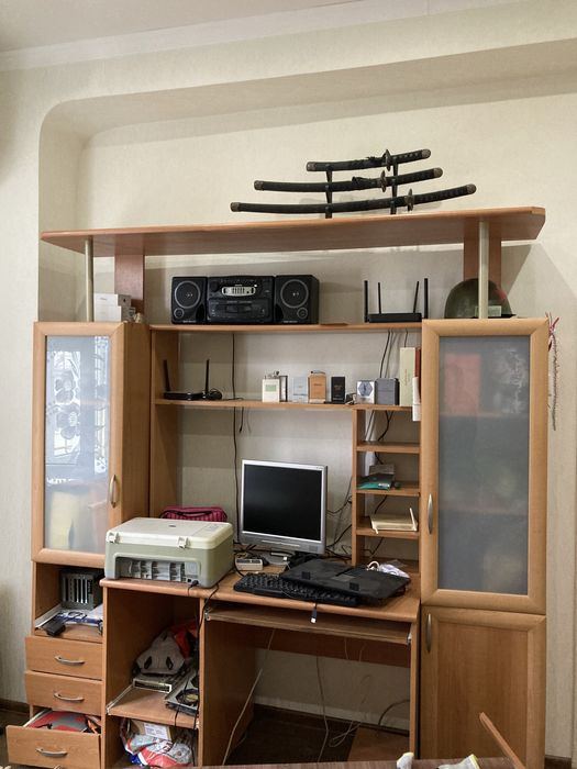 Продам компьютерный стол со стенкой