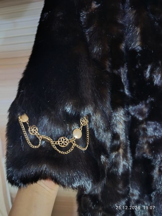 Шуба зимняя стильная