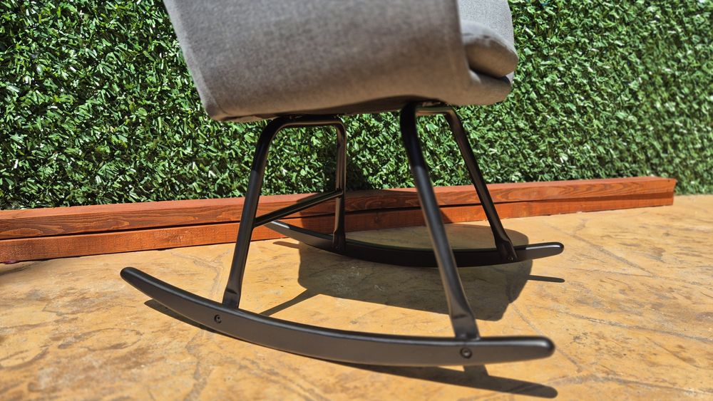 Стилен Люлеещ се стол.