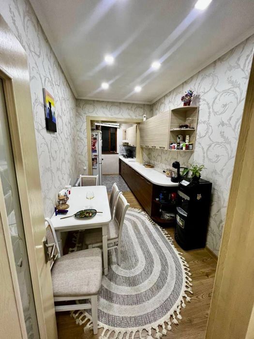 2/4/4 Буз базар 77 Серия . С ремонтом , мебель и техника