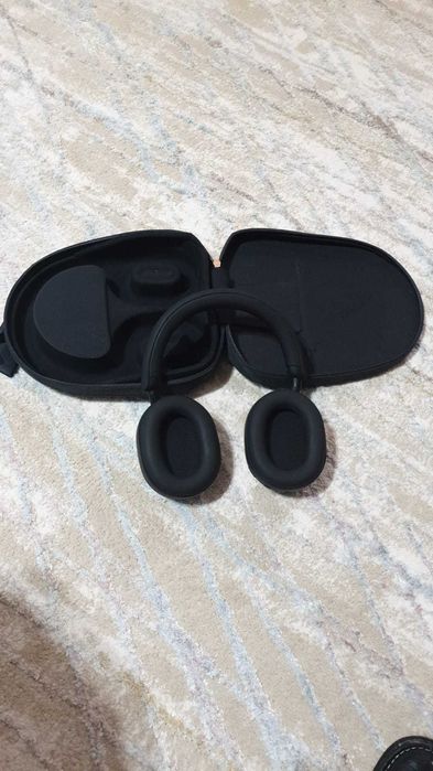 Experimentează Sunetul Premium cu Castile Sony WH-1000XM5