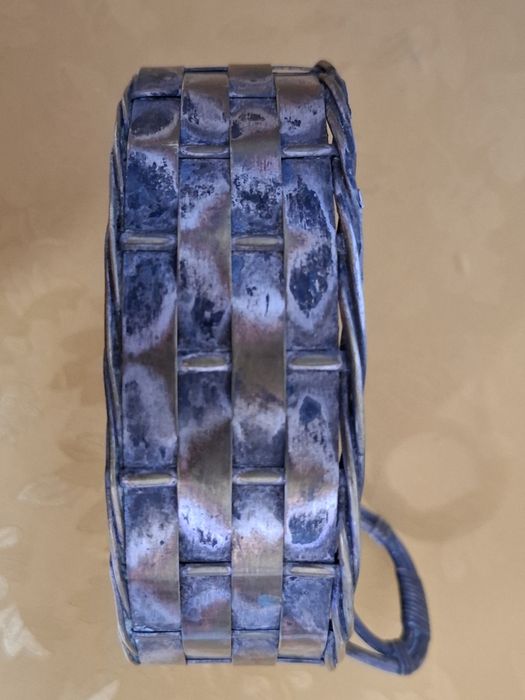 Vând coșuleț împletit metal