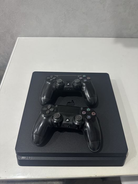 Продам PS4 slim 1tb
