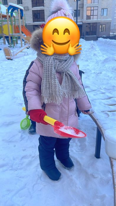 Продам куртку вместе со штанами на зиму для девочки на 2-3 года