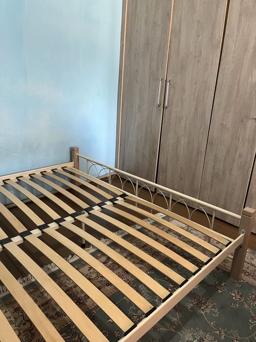Продам двуспальную кровать