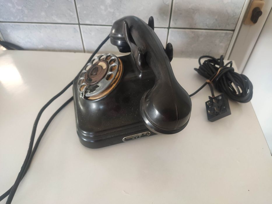 Много стар телефон със шайба министерство на П.Т.Т