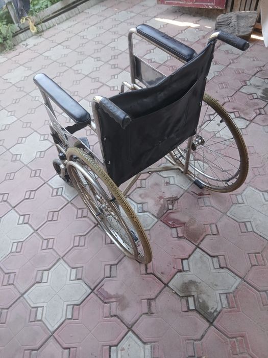 Бесплатно отдам коляску