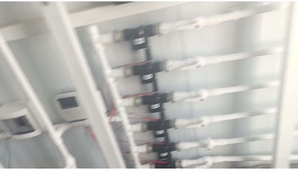 Установка авто моющей системы солнечных панелей