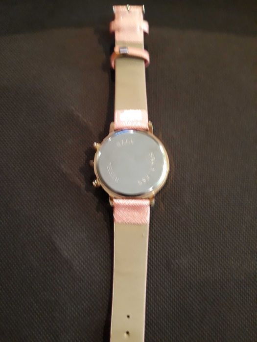 Часовник в розово