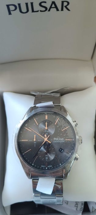 Продавам нов часовник ,, Pulsar "