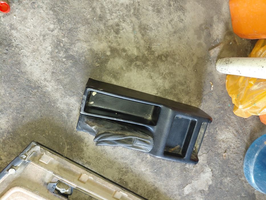 Центральная консоль одна деталь 5000тнг бмв е34