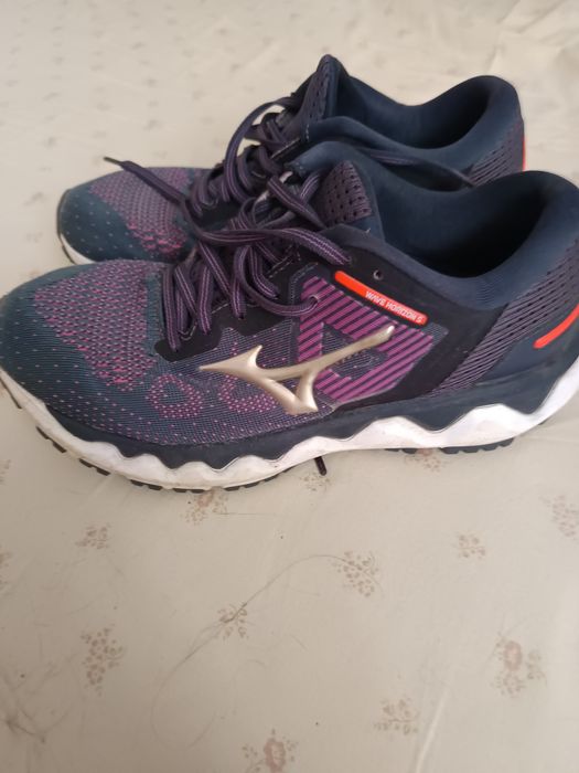 Прекрасни маркови маратонки MIZUNO WAVE HORIZON5 За 45 евро