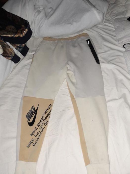 pantaloni nike tech