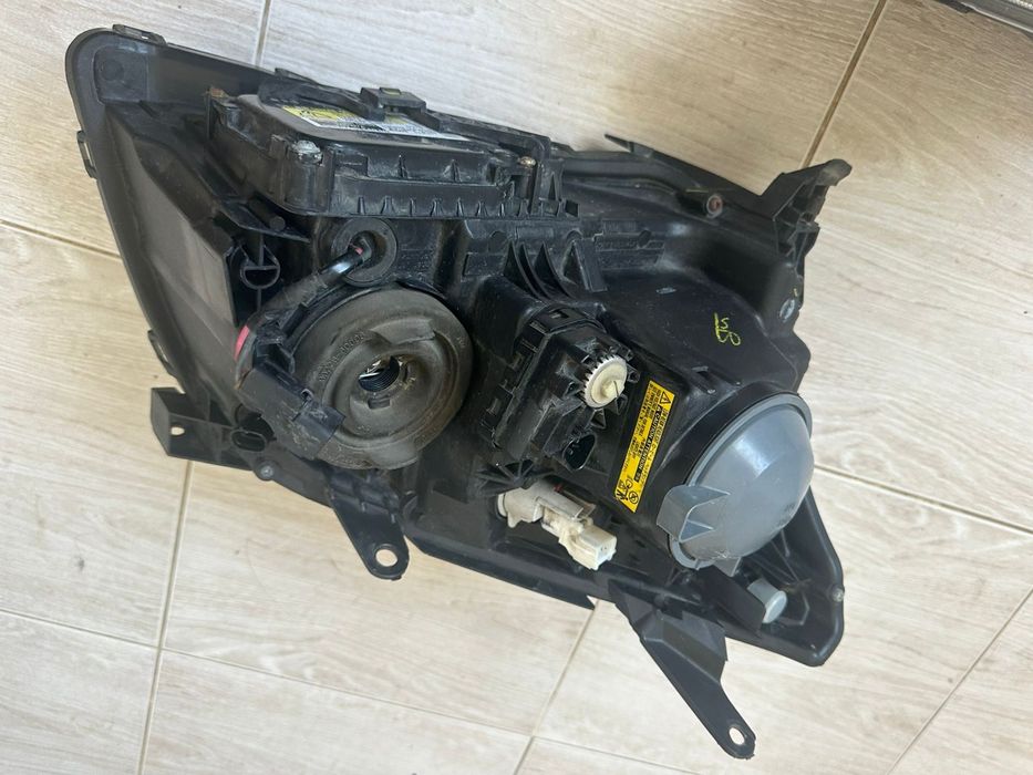 Фара на тойота авенсис