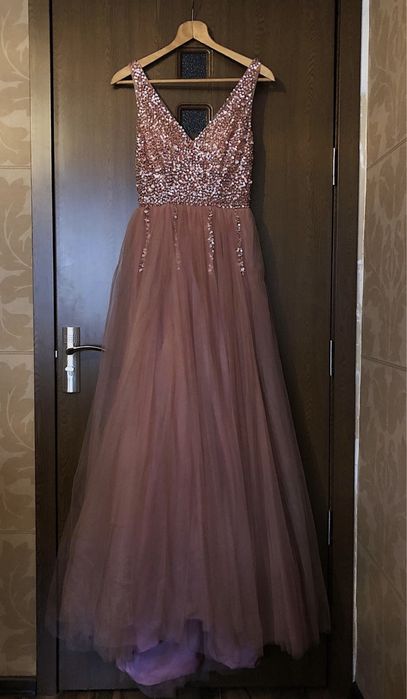 Официална рокля