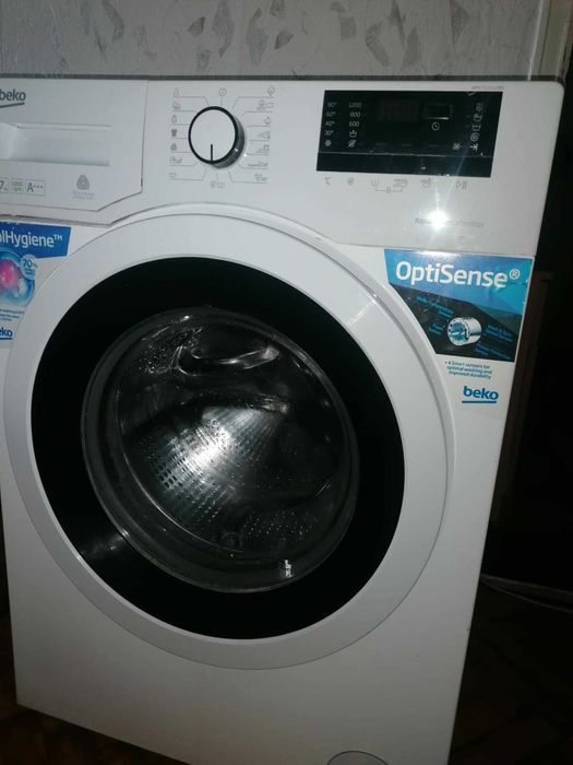 Продавам пералня Beko