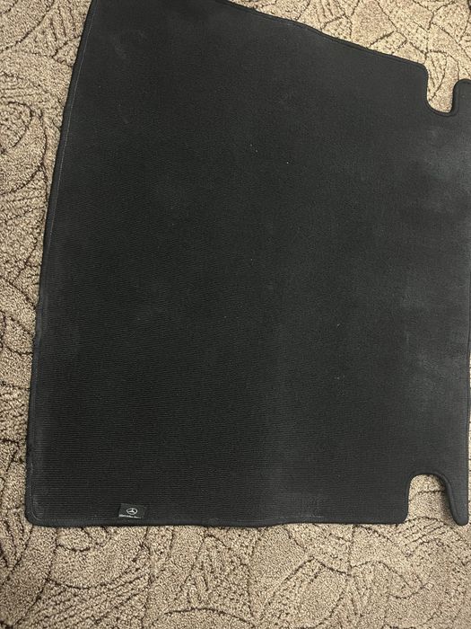 Стелка за багажник Мерцедес оригинал