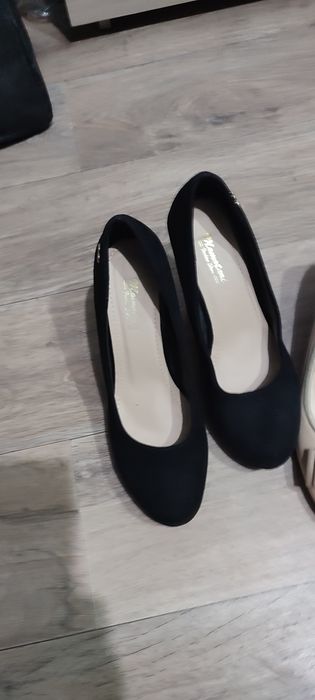 Продам женские туфли