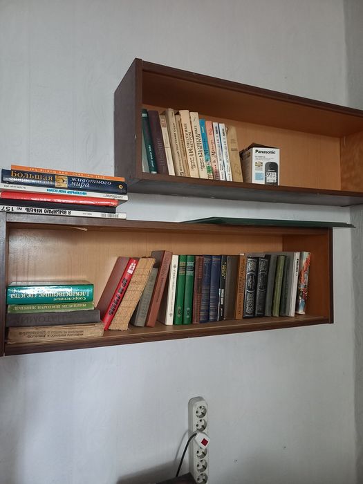 Книжные полки две штуки