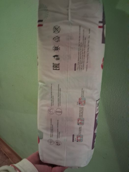 Продам памперсы для девочек, в упаковке 40 штук