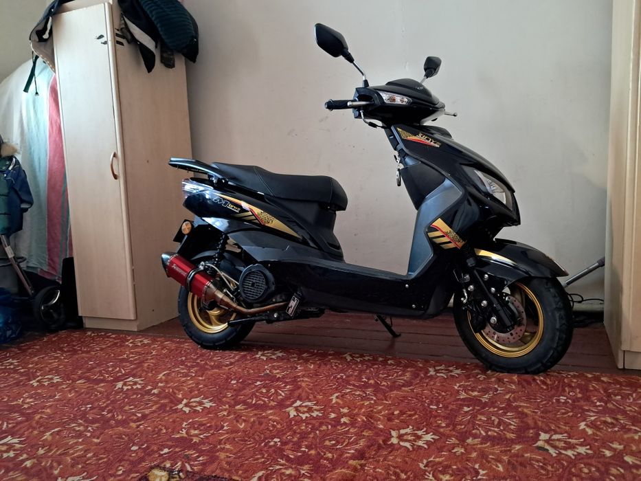 Продам скутор новый