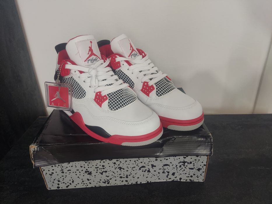 Jordan 4 fire red
