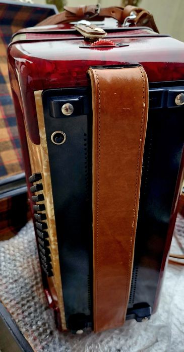 Acordeon italian Guerrini cu 60 basi