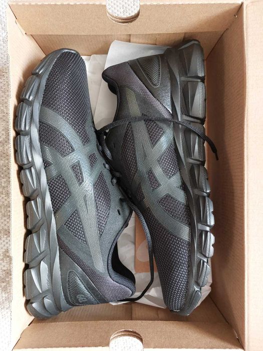 Мъжки маратонки "Asics".