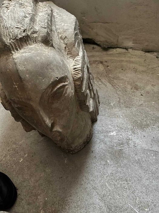 Vand statueta din piatra