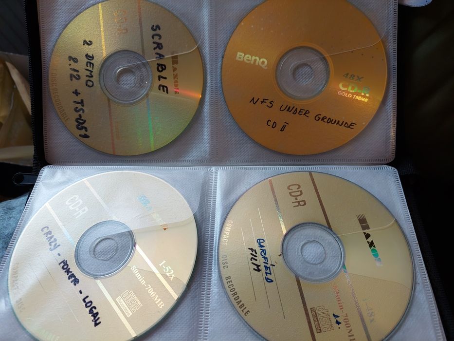 Cd de vinzare cu suport