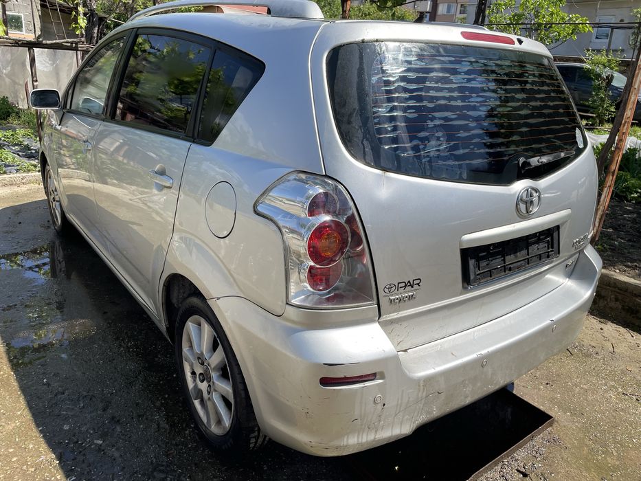 Тойота Корола Версо на части