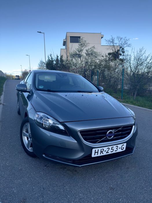 VOLVO v40 2.0L Diesel 2016