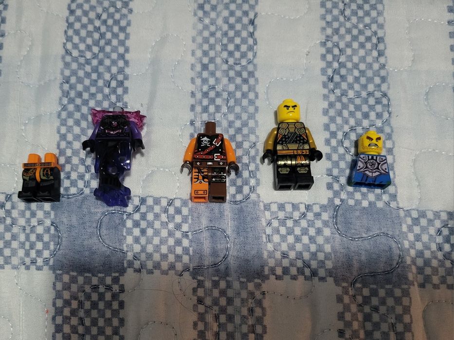 Vand/schimb piese lego ninjago + arme