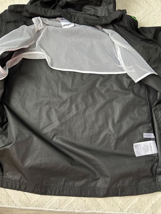 Ветровка на uhlusport