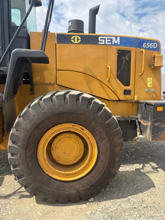 Погрузчик фронтальный SEM 656D