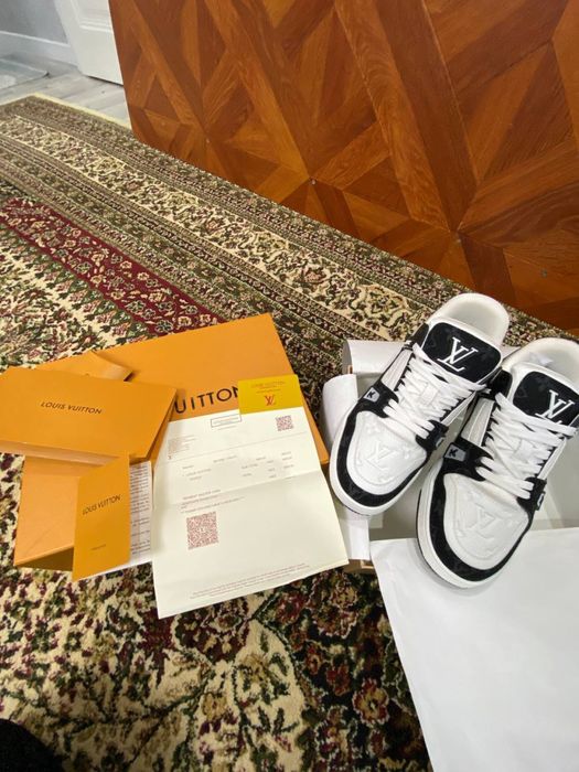 Луивитон кроссовки оригинал с документами